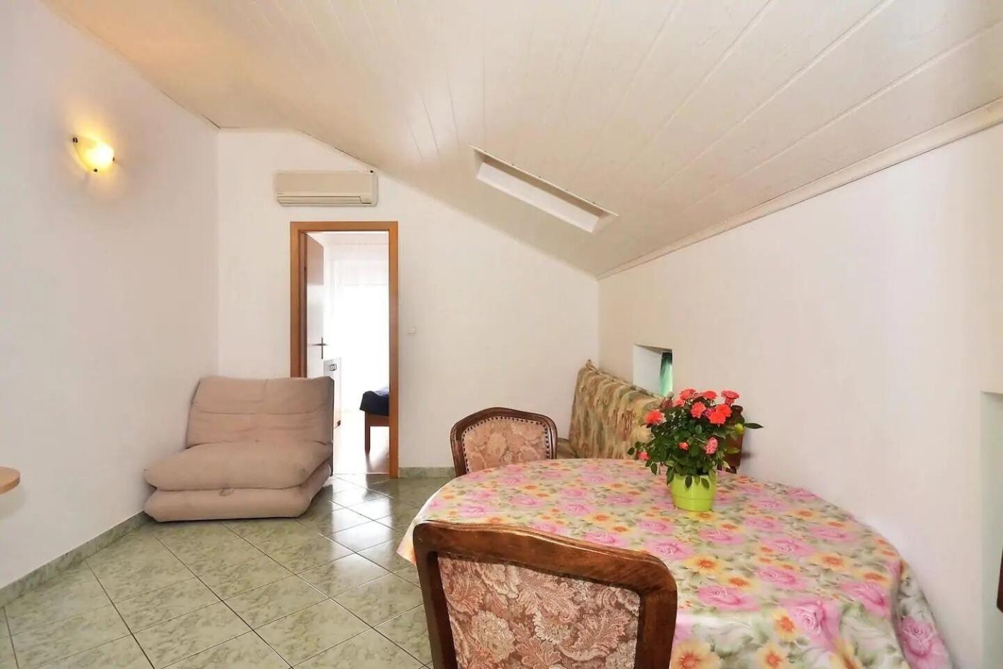 Apartment Toma Omis Exterior photo